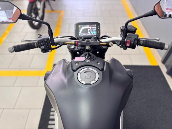CB 1000R - Image 3